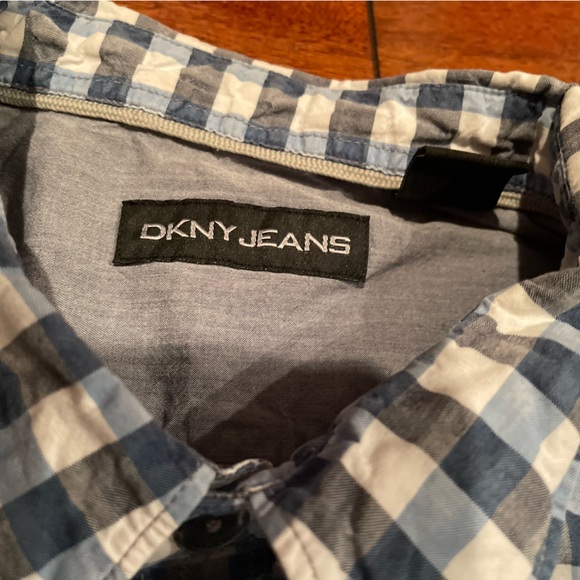 💥DKNY Jeans Buttoned down short sleeve. Checkered blue and white. Two pockets. - Picture 3 of 8